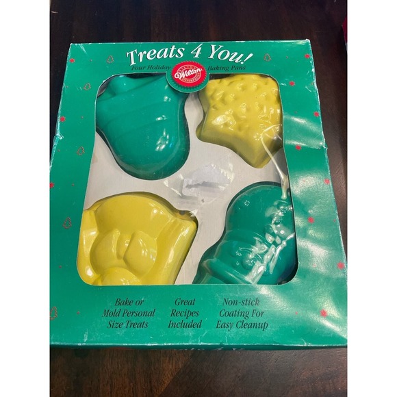 Wilton Other - Wilton Treats 4 you baking cake pans, mold, Christmas